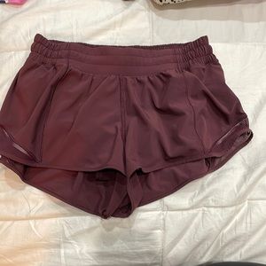 LULULEMON hottie hot 2.5” shorts, size 8, wine/maroon